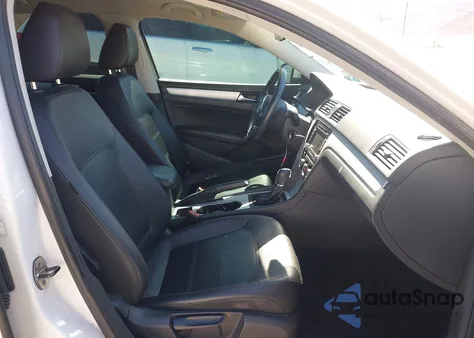 2013 Volkswagen Passat 2.5L Se z USA, uszkodzony, nr VIN 1VWBP7A35DC057625